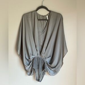 NWT Glam Drape Wide Flowy Sleeve v-neck Bodysuit Taupe/grey Size Small